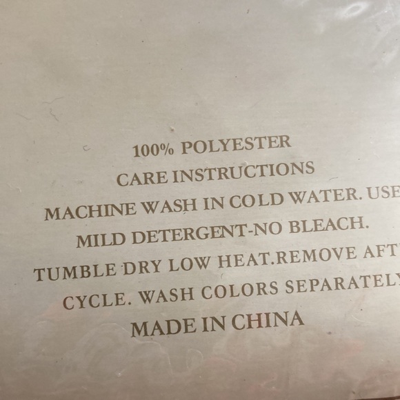 Jacquard Fabric Tablecloth Size 52”x 70” Oblong - Picture 6 of 7